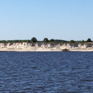 The mud banks we've become used to at low tide become sandy dunes along the Florida ICW. 