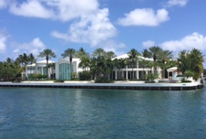 The first photo I took of this house turned out to be just half of it.  Do you suppose they hold conferences in the large glass atrium structure?  This house took up at least three lots.